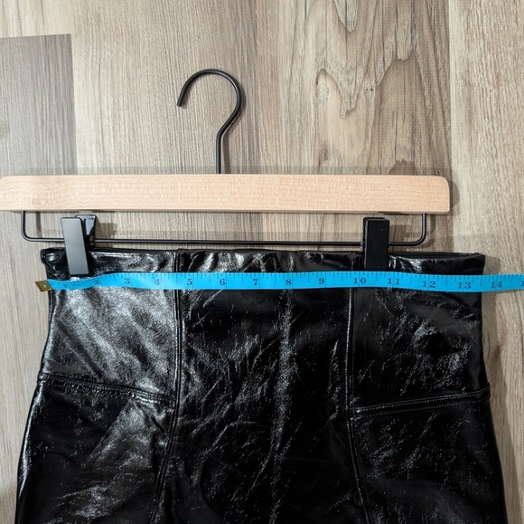 SPANXshape Womens Medium Petite Faux Leather Patent Leggings Black, Compression - Picture 4 of 6